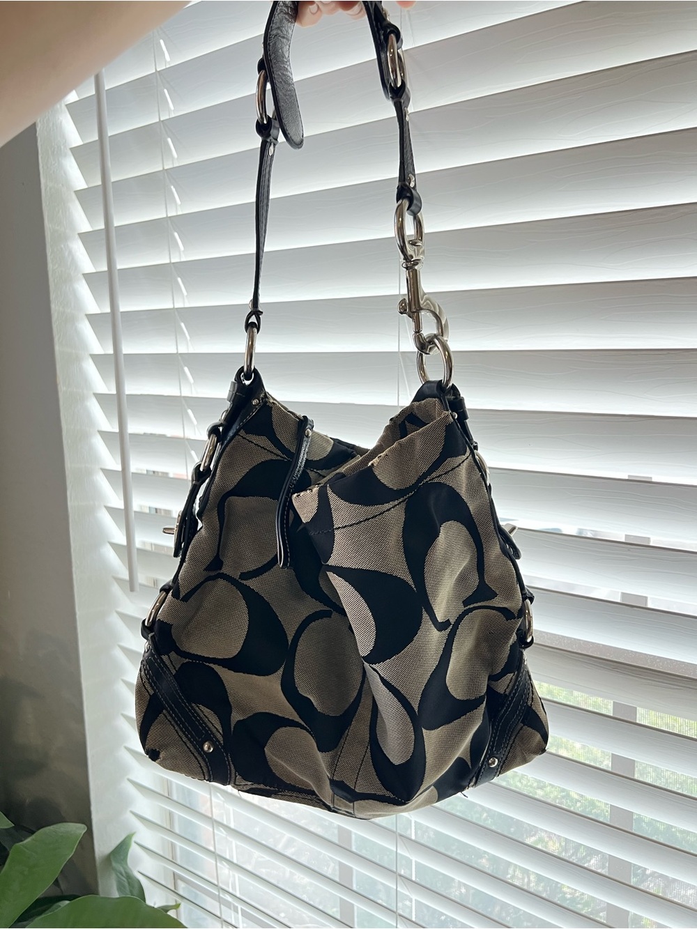 Coach Signature Carly Hobo Shoulder Bag in Black/Tan Y2K